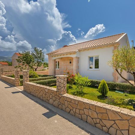 Apartment Holiday Home Doma, Cilipi Near Dubrovnik 객실 사진