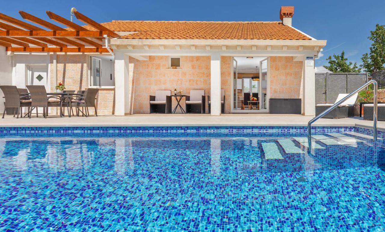 Apartment Holiday Home Doma, Cilipi Near Dubrovnik 외부 사진