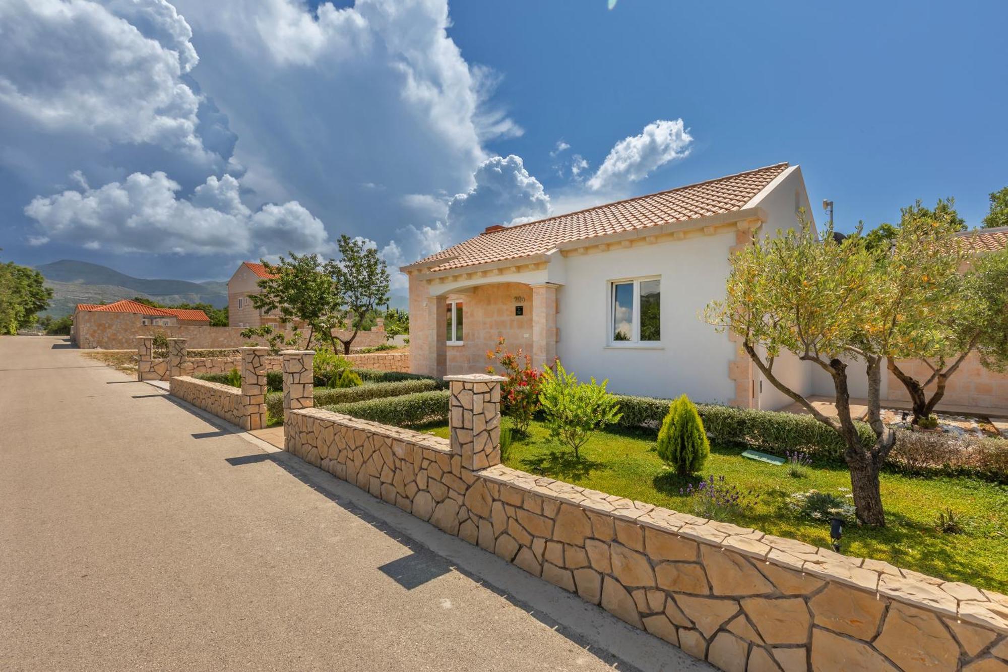 Apartment Holiday Home Doma, Cilipi Near Dubrovnik 객실 사진